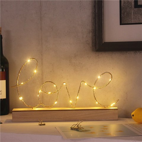 Dekoracja stojąca "LOVE" z oświetleniem LED HaloFuture