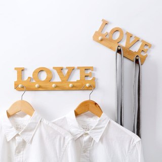 Modny wieszak drewniany Love HaloFuture