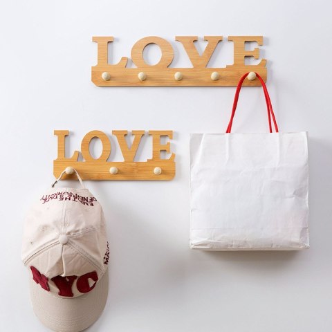 Modny wieszak drewniany Love HaloFuture