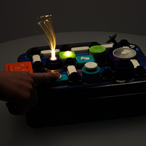 Mały elektryk elektronik zestaw edukacyjny 45 elementów + 12 kart Kik Sp. z o. o. Sp. k.